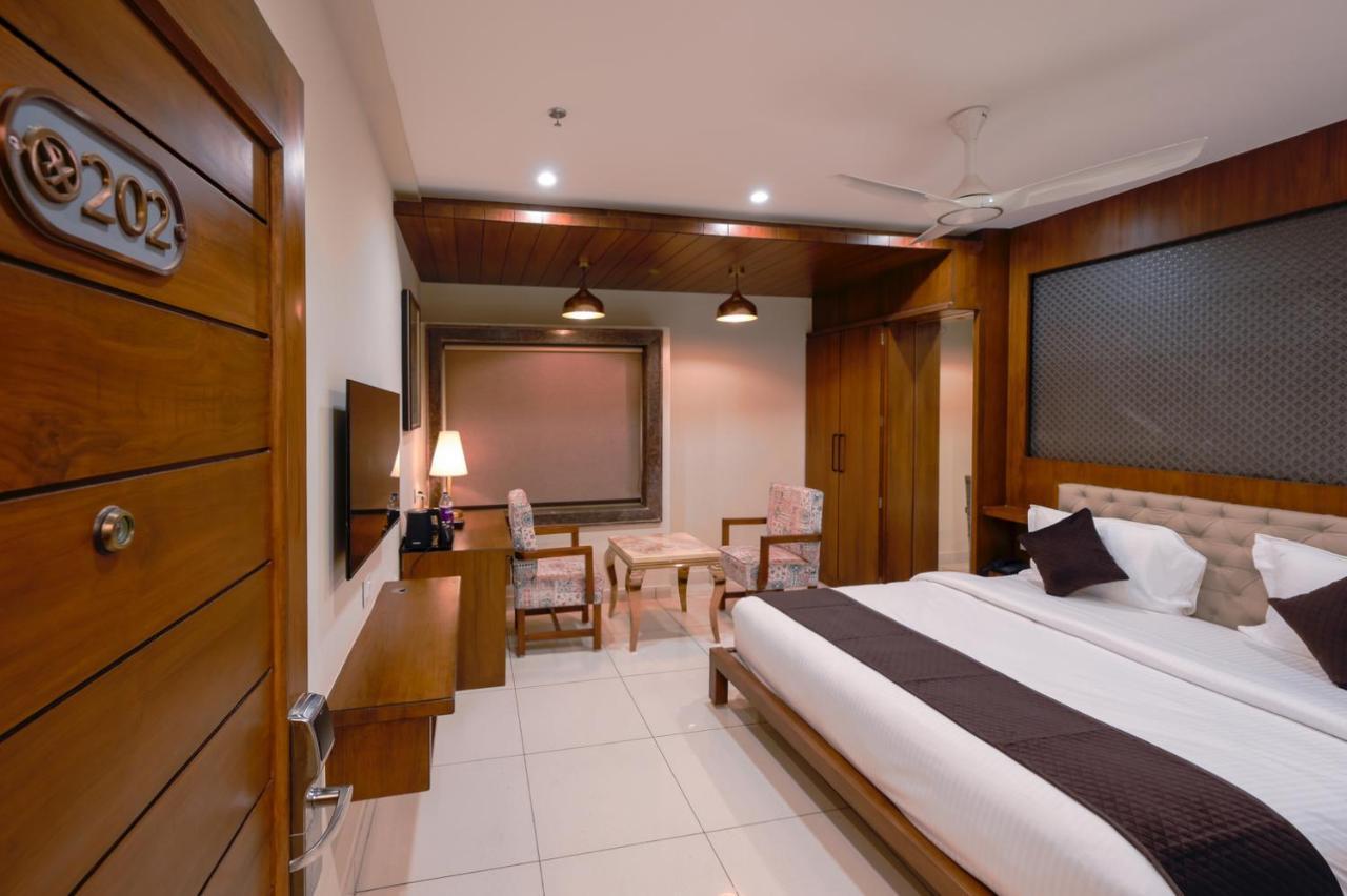The Shivalik Hotel Bhubaneswar Exterior foto